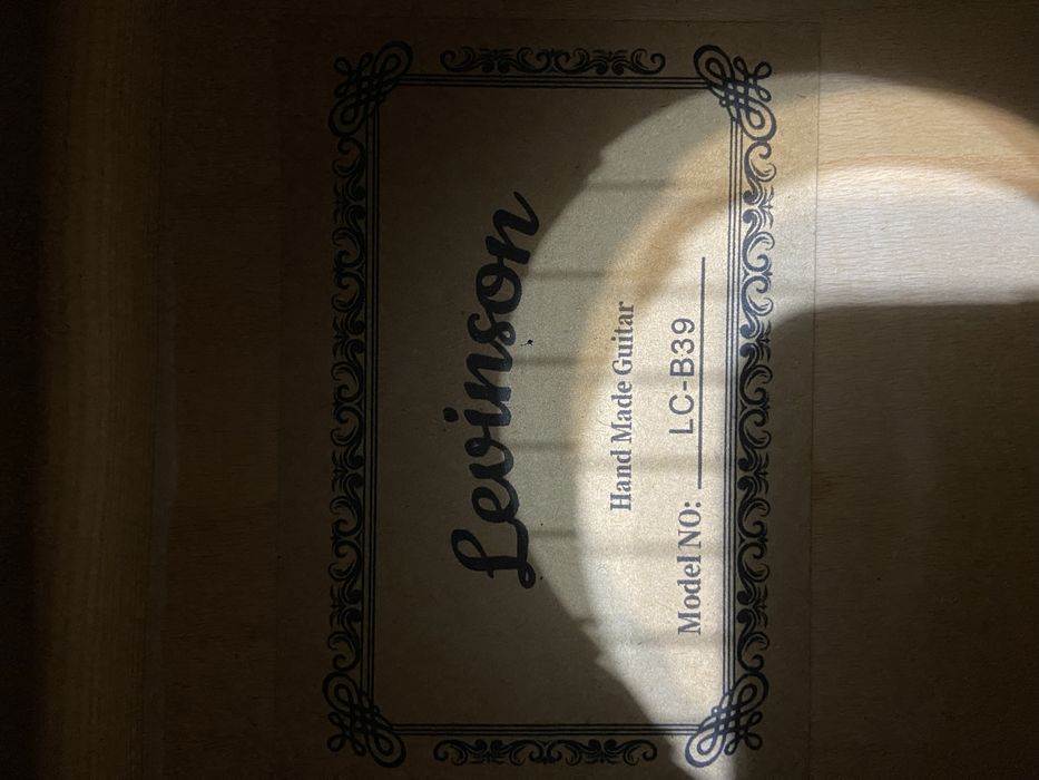 Гитара почти новая состояние идеалная