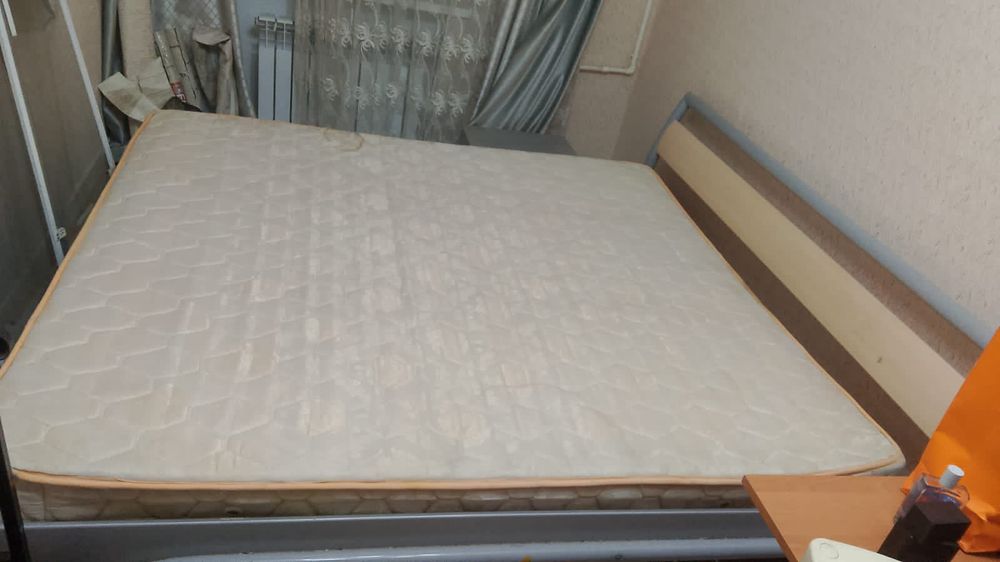 Кровать двухстальная с тумбочкой