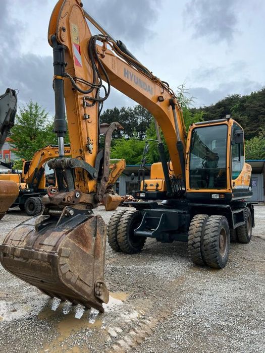 Аренда экскаватора колесный Хундай с гидромолотом