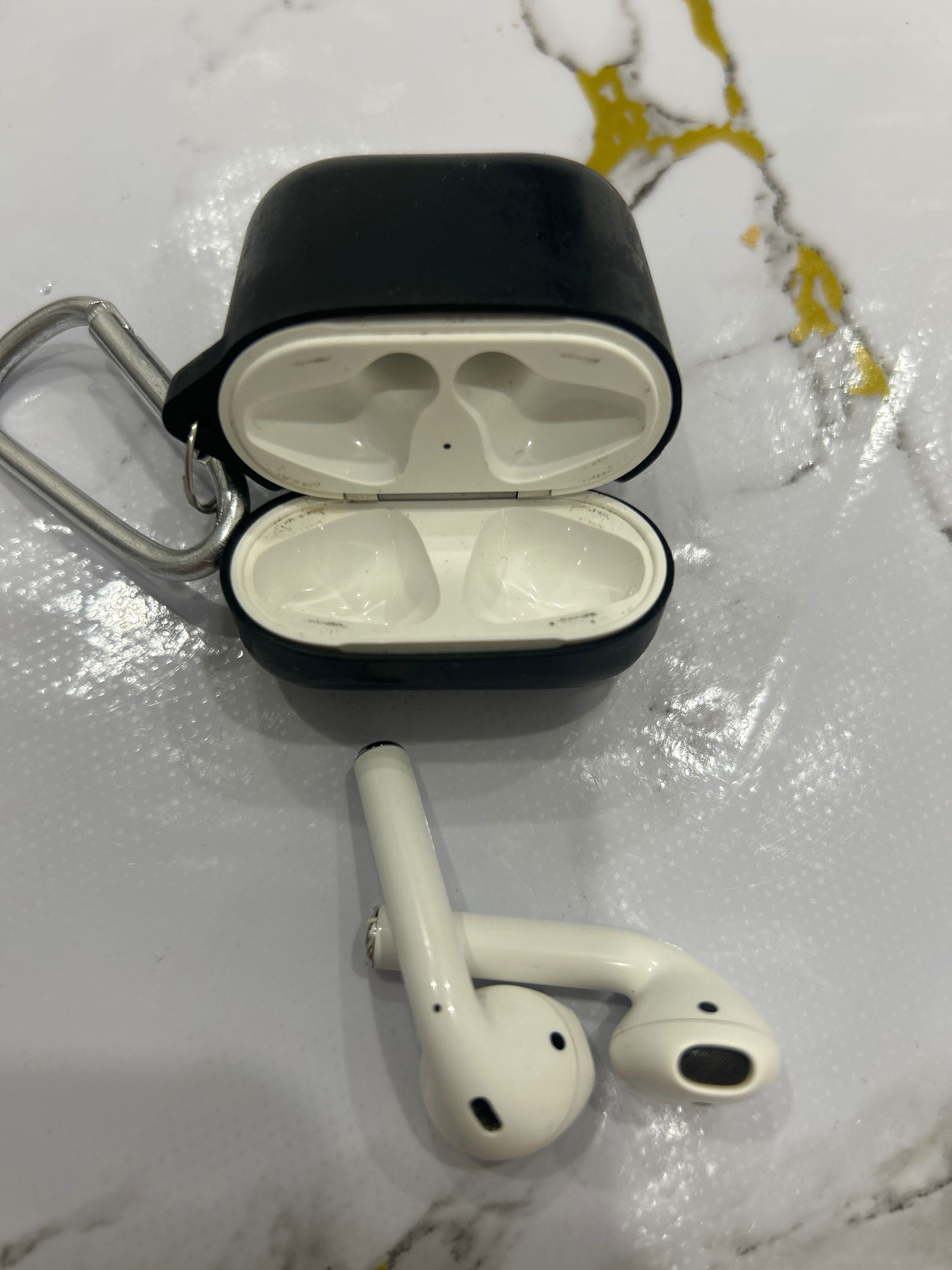 Наушники Apple AirPods 2 with Lightning белый