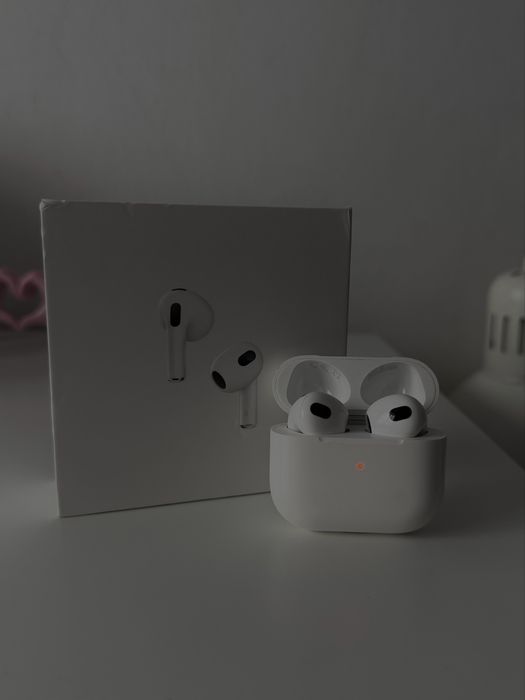 Vând Airpods (3rd generation)