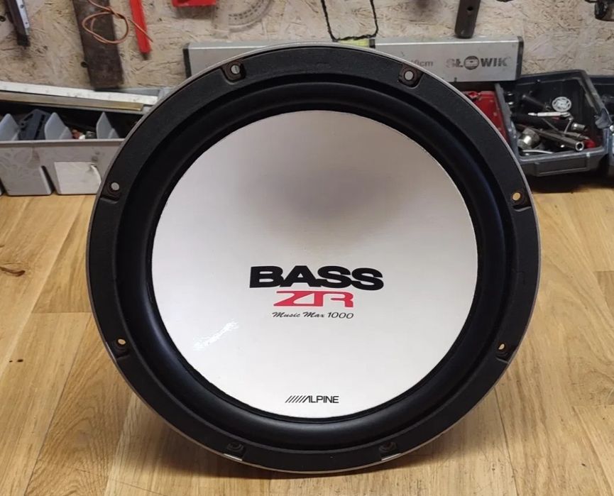 ALPINE Subwoofere auto + stație