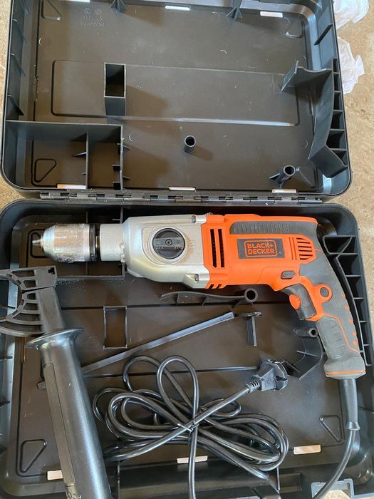 Black & Decker Cu impact Burghiu 1100W cu Carcasă KR 1102