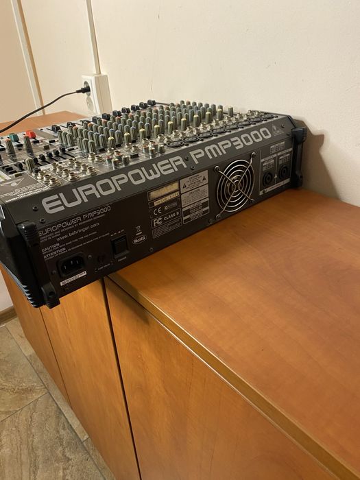 Mixer Behringer Europower PMP3000 + stativ K&M (sau schimb]