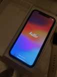 iPhone 11 ecranul spart in partea stanga jos