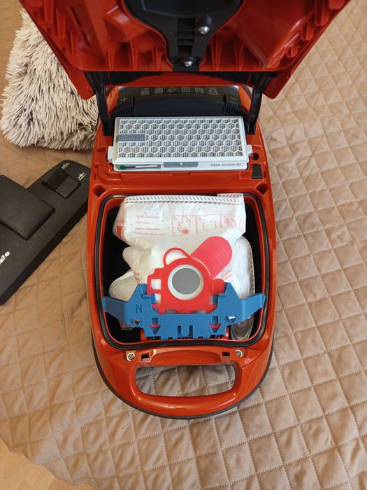 Прахосмукачка Miele S8330 HEPA