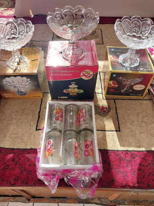 Вазы и бокал новые. Хрустальная  большая.