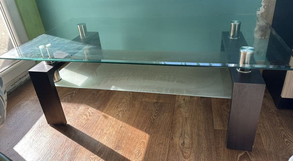 Стъклена холна маса