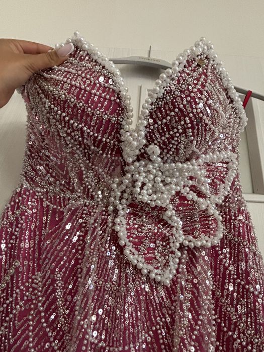 Rochita roz cu plasa din paiete si perle