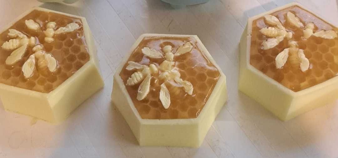 Ръчно изработен сапун с пчелни продукти