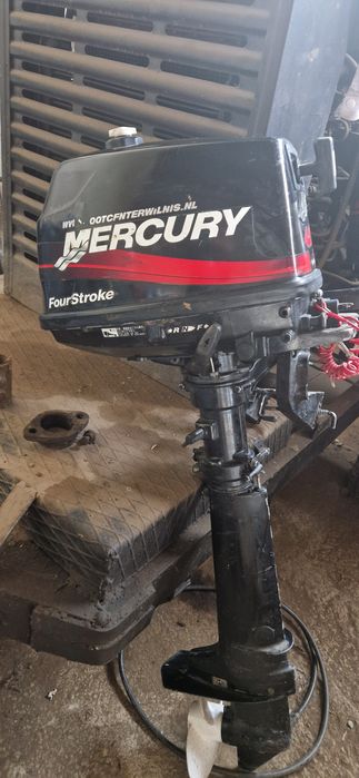 Извън бордов двигател Меркюри 4 кс 4тактов