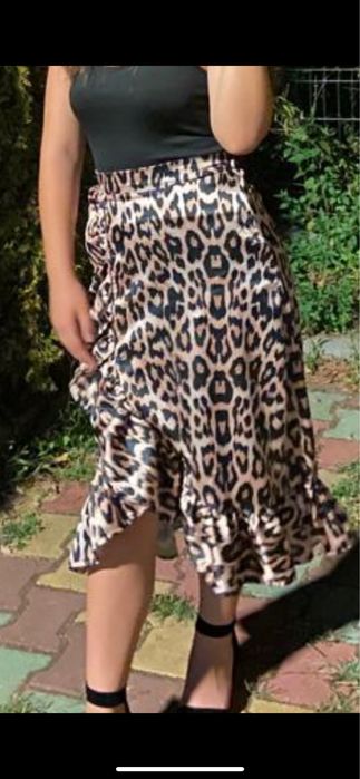 Сатенене дълга пола