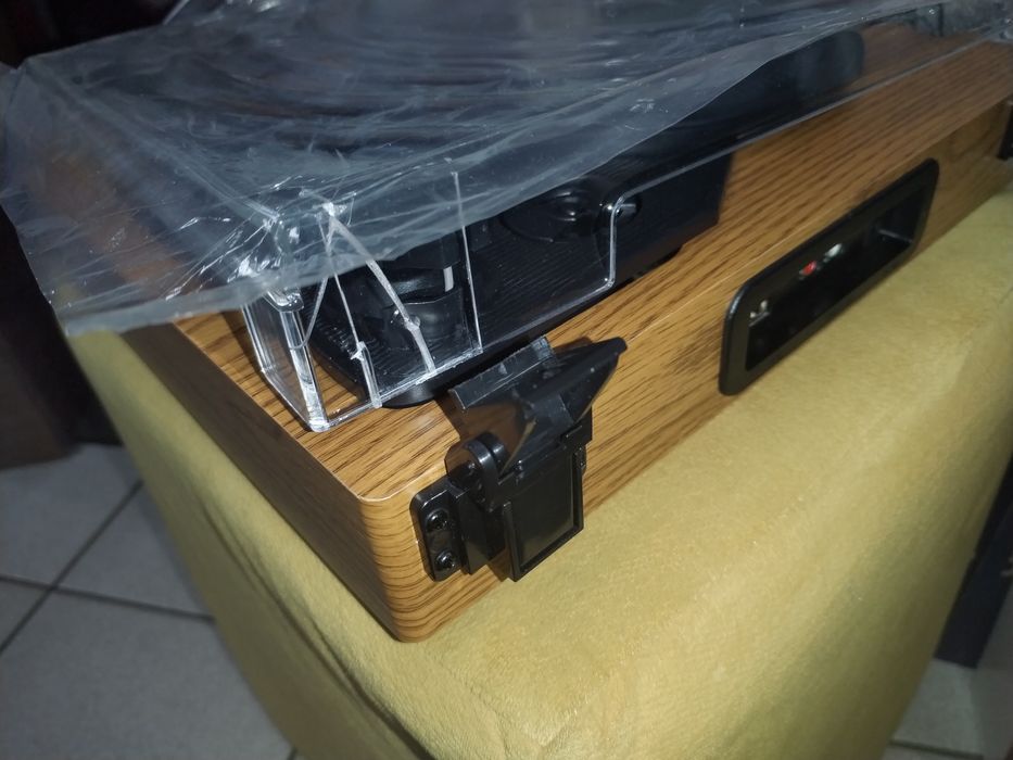 Грамофон Udreamer с 2 двойни стерео високоговорителя