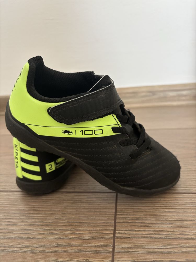 Adidasi fotbal, marimea 29