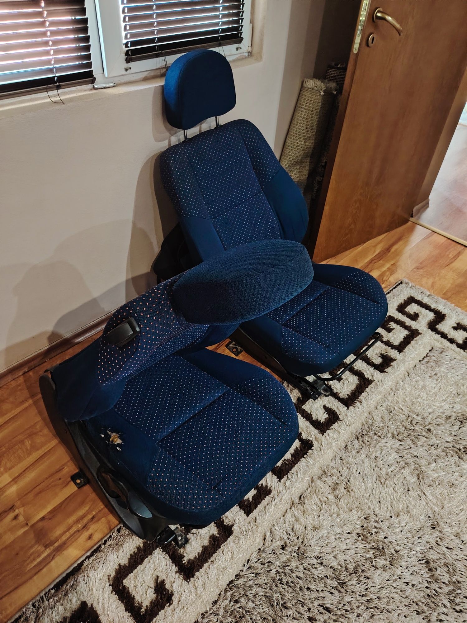 Предни седалки за mitsubishi pinin