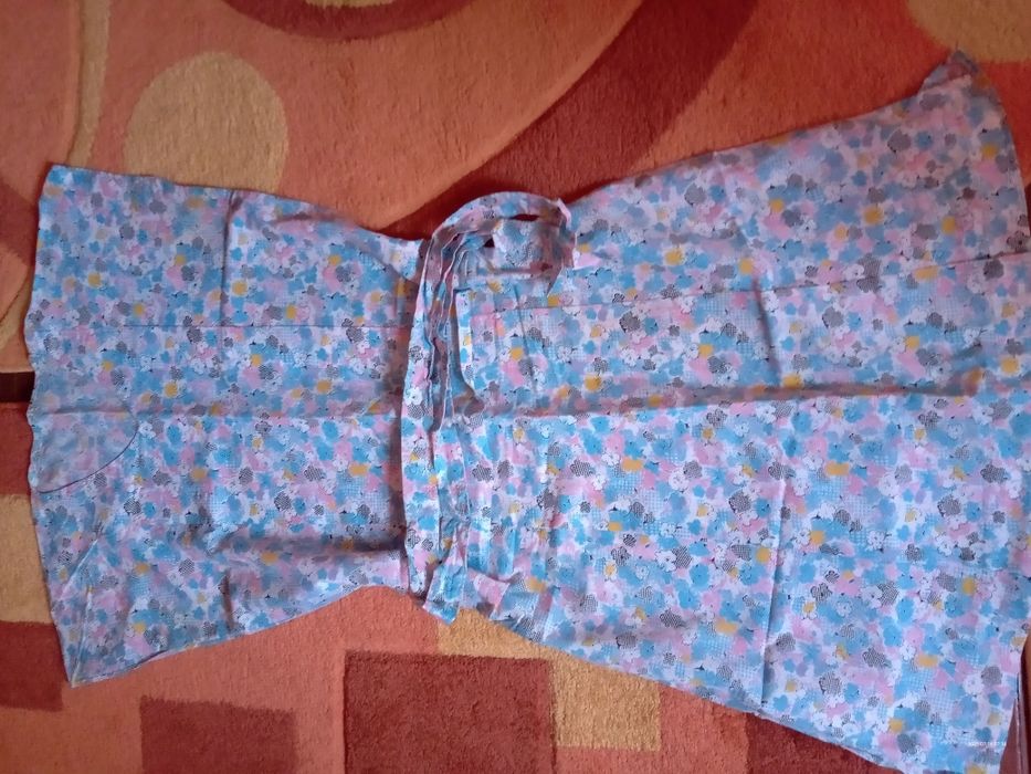 Vând fusta cu bluza de vara, rochii de vara