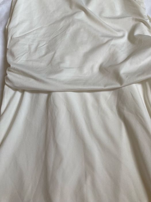 Rochie alba cu accesoriu in talie