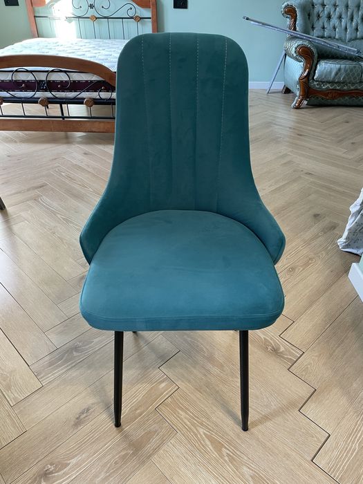 Стол со стульями