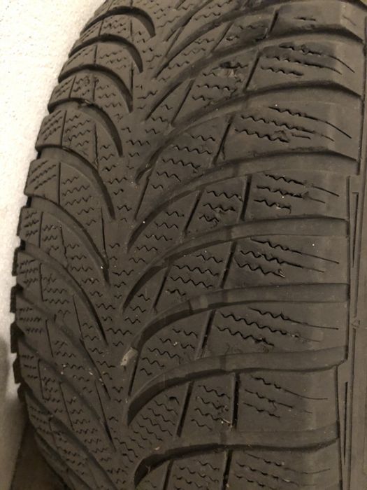 Гуми 205/60/16/Goodyear Ultragrip