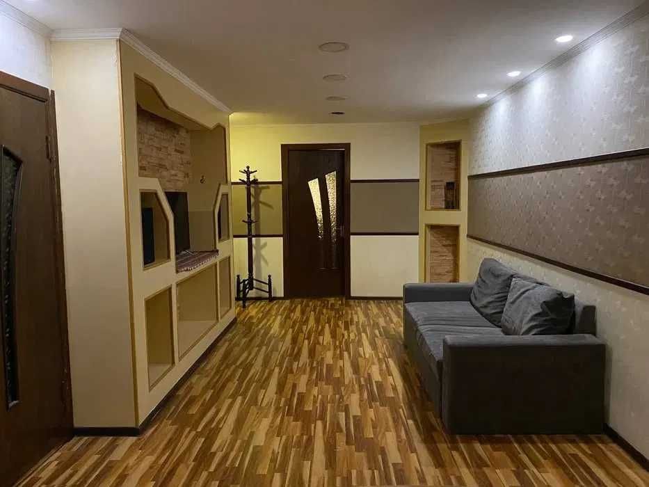Классная квартира 2 комнатная на Кадышева 68 тысяч с ремонтом