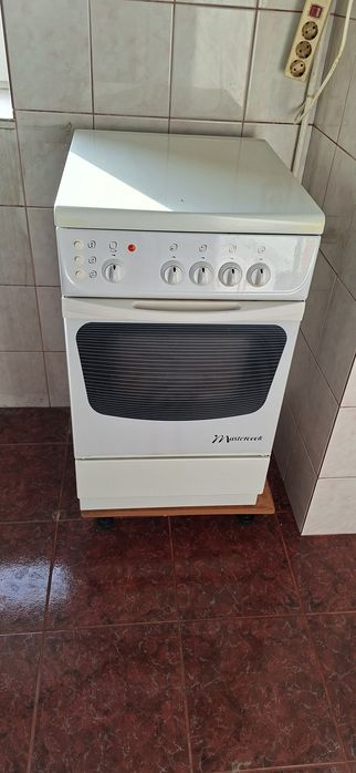 Vând aragaz si hota