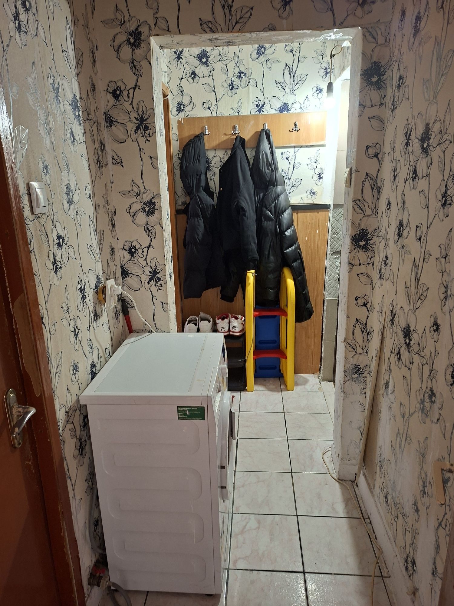 Vând apartament 3 camere confort 2  zona micro 14