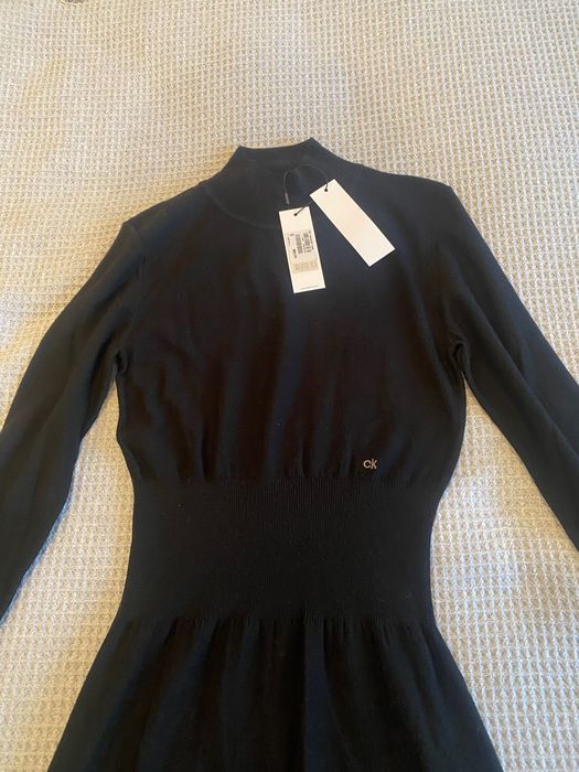Дълга спортно-елегантна рокля на Calvin Klein