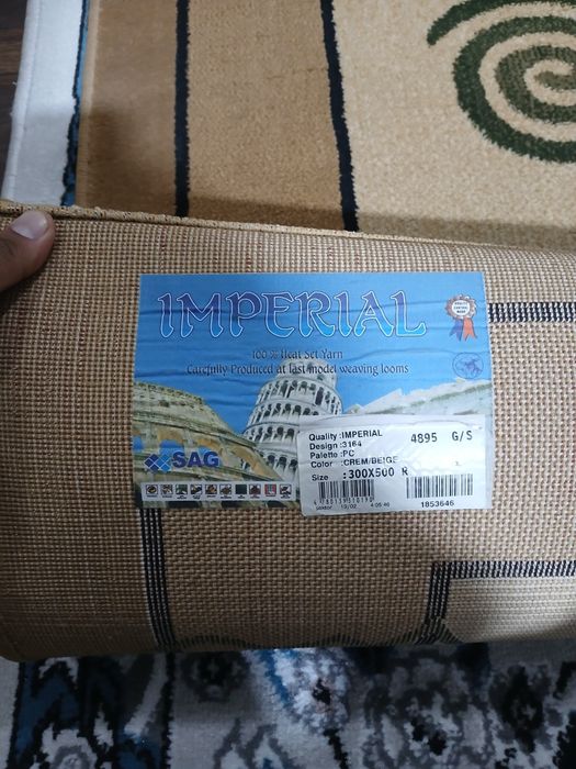 Yangi gilam sotiladi gilam dukonda turibdi astatka qolgan