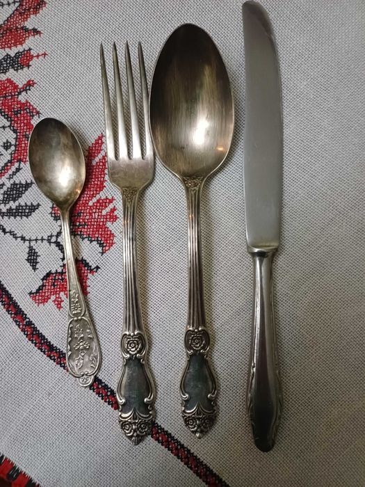 Set de furculite, linguri, lingurite si cutite Melchior