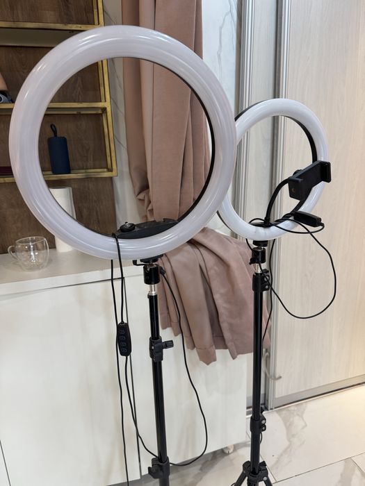 Штатив хорошие, не пользуюсь стоит просто так. Забирайте 2 за 5000 тг