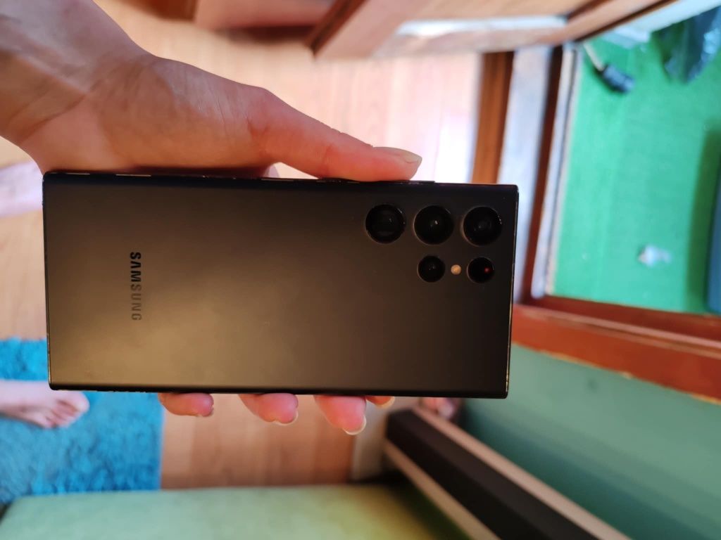 Продавам Samsung S22 Ultra