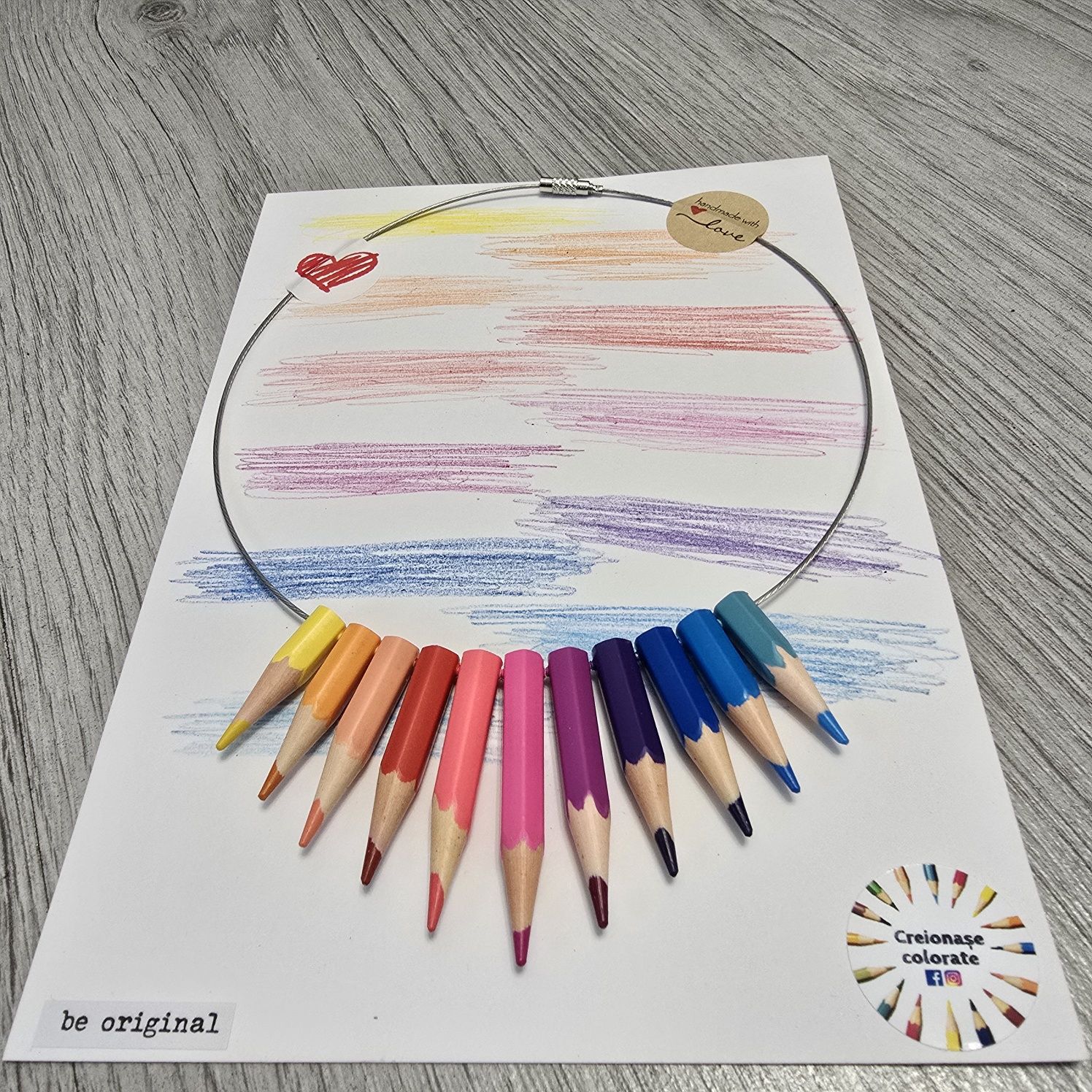 Colier creioane colorate