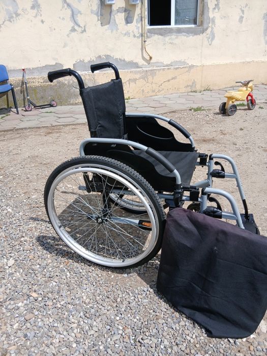 Vând cărucior persoane cu dizabilități