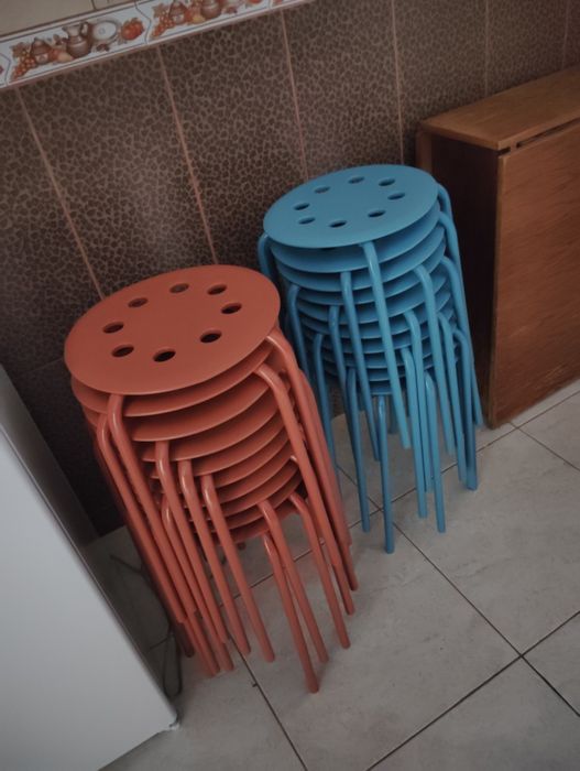 Se vand urmatoarele,de la un afterschool