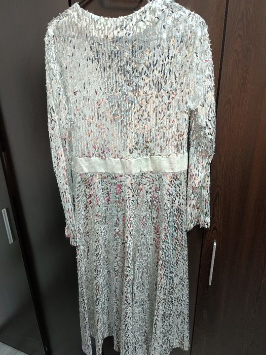 Rochie cu paiete și nasturi