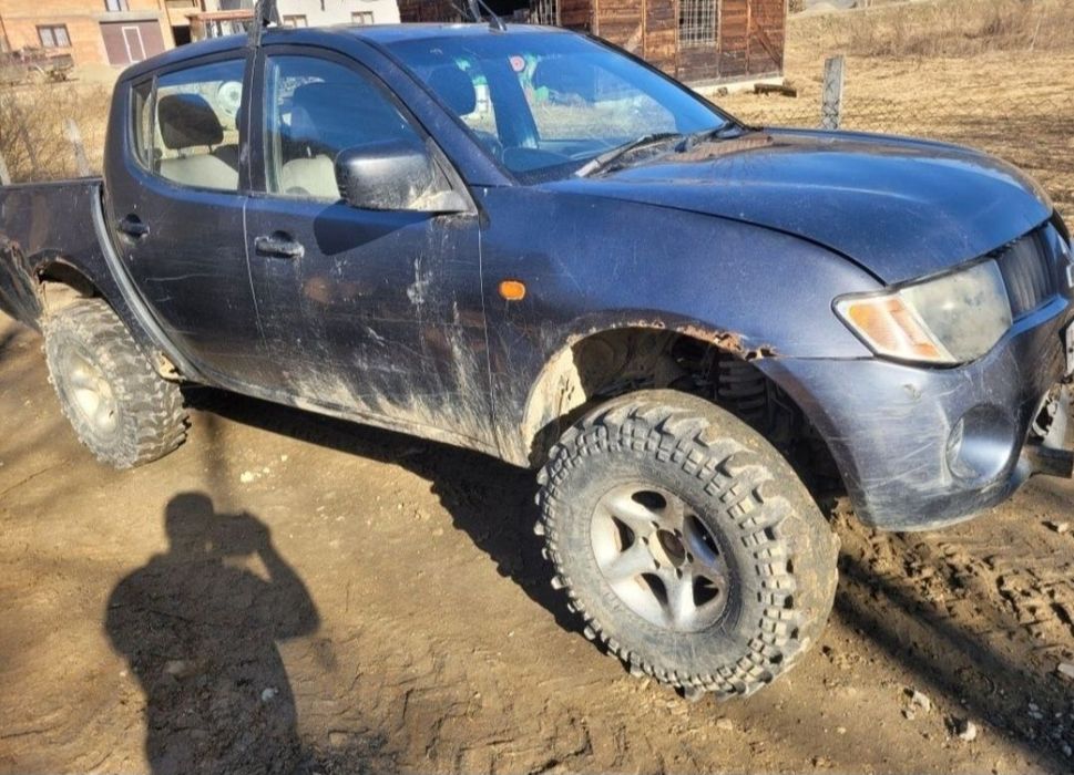 Dezmembrez Mitsubishi l200 motor 2500 136 anul 2008