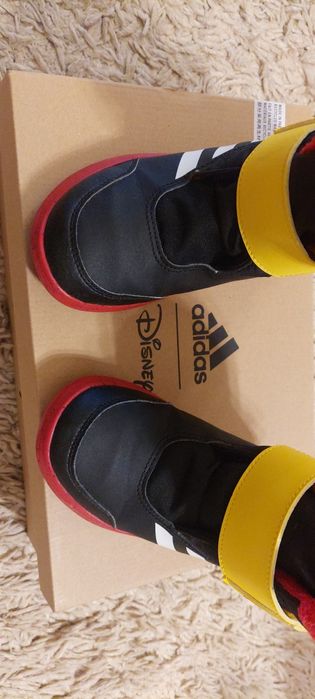 ADIDAS WinterPlay Disney Mickey ботуши като нови, оригинални, 32 номер
