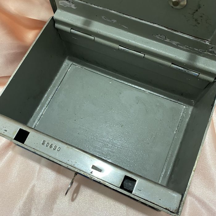 Cutie de valori/seif din fier, grea, cu cheie