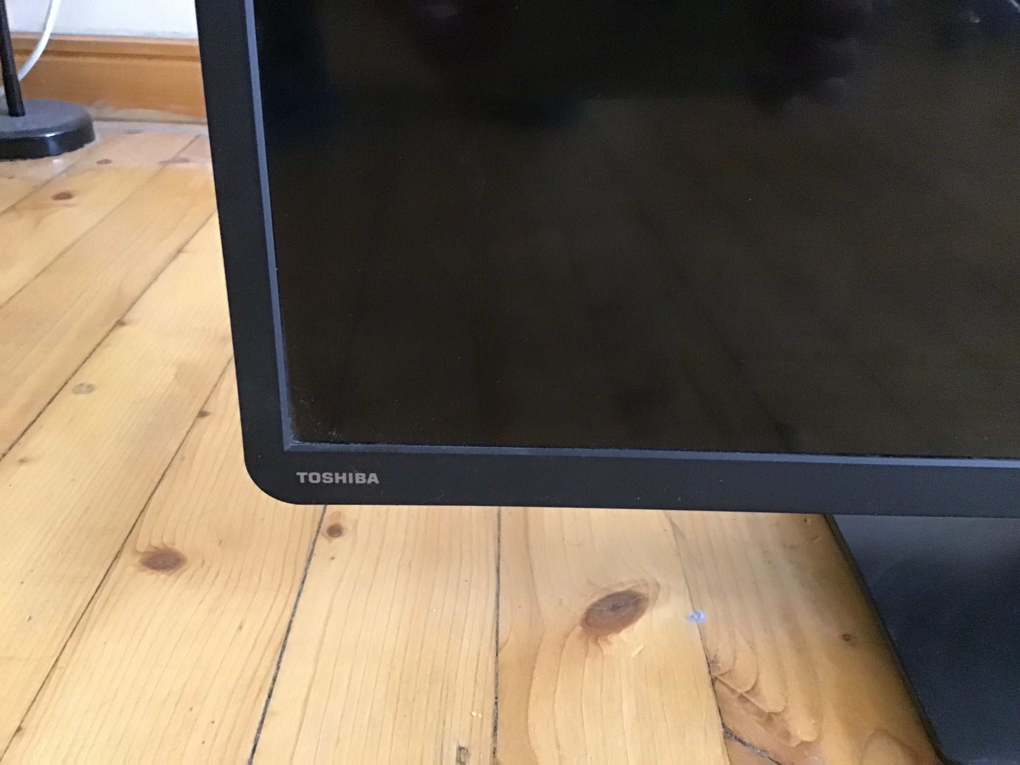 Toshiba 39L2353D – телевизор за части.