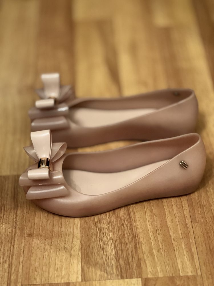 Продам мама+дочь, детскую обувь + взрослую mini Melissa