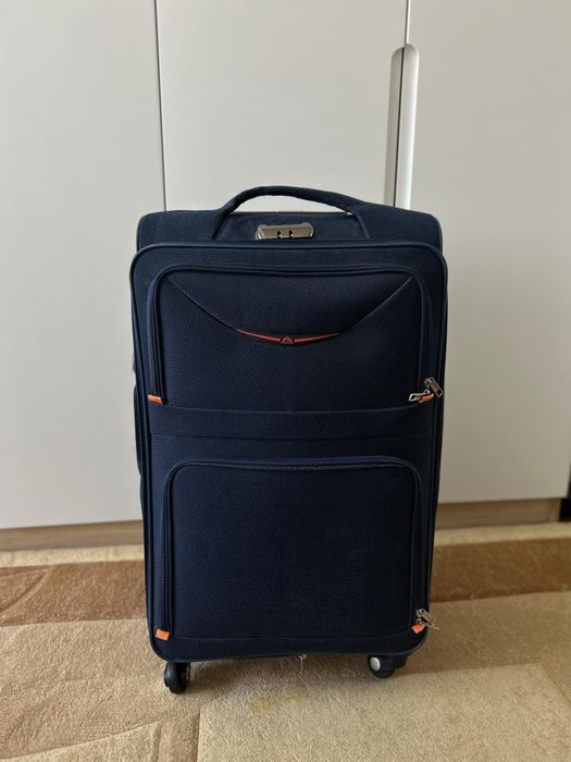 Чемодан дорожный