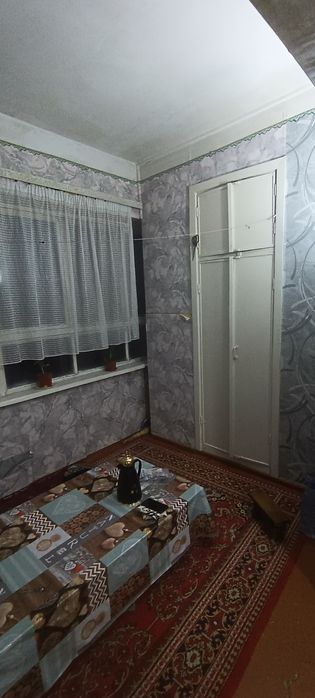 Узимни кварам сотилади 2 хона 2 этаж 2 та балкон бозор макрони тугриси