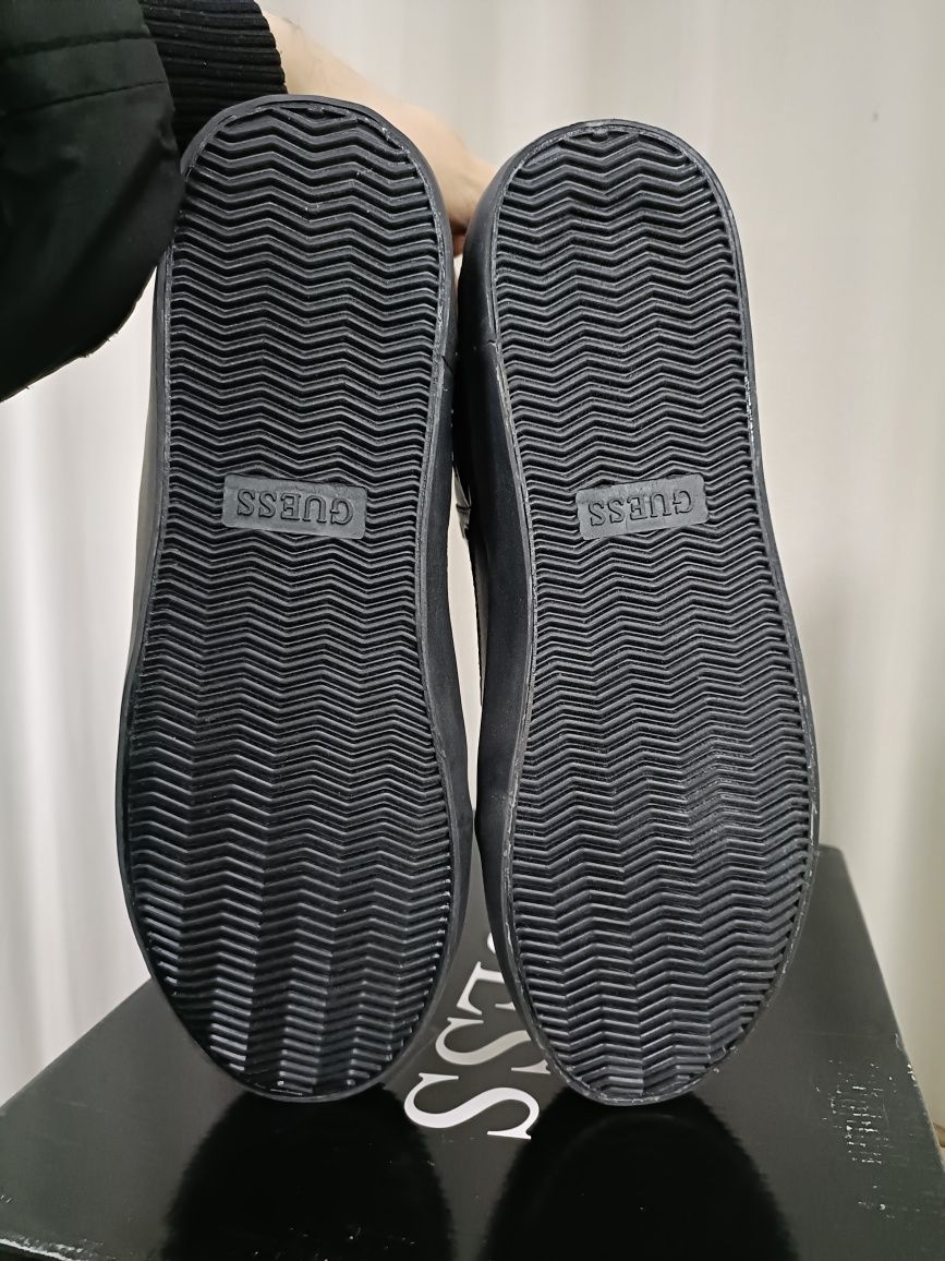 Сникърси Guess номер 44 код 53A