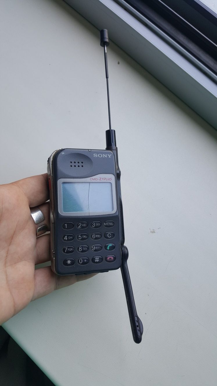 Telefon Sony  CMD-Z1 plus de colectie an 1997 functional,schimb cu doz