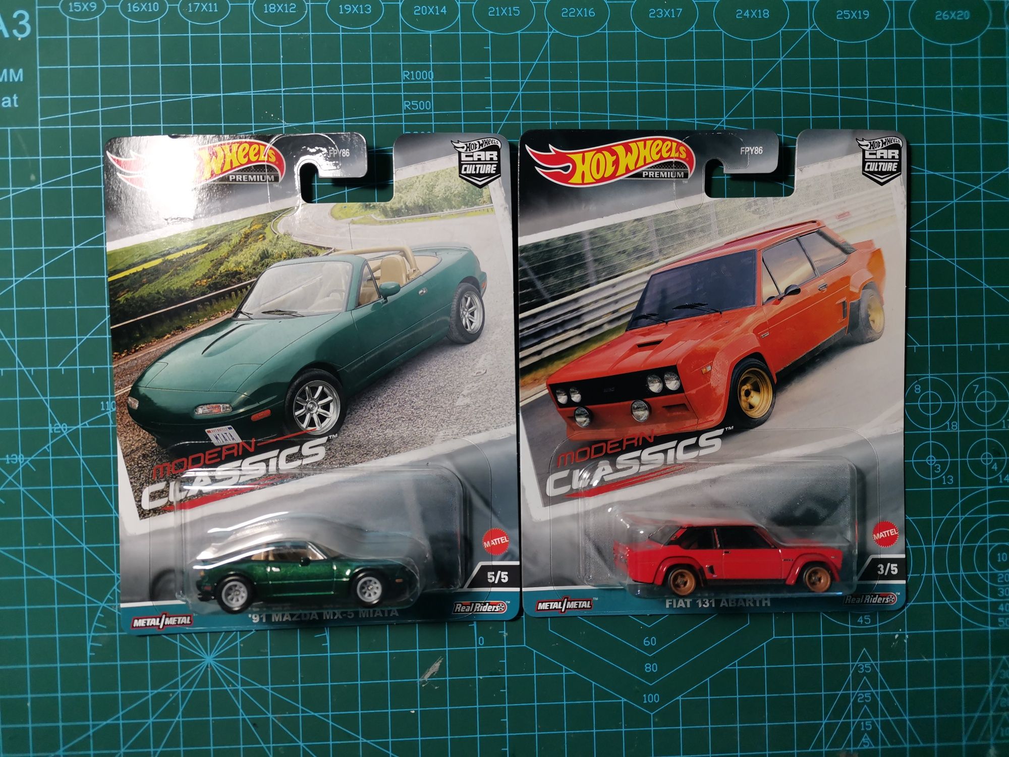 Machete premium Hot Wheels Mazda MX-5 Miata si Fiat 131 Abarth