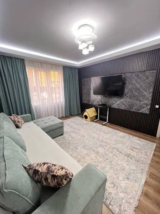 Срочно продаётся квартира 2/1/2 евроремонт 42 м². Спутник 9
