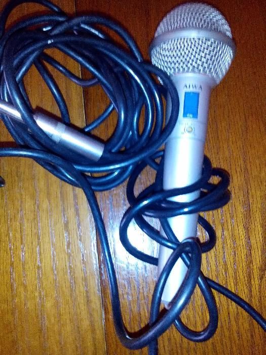 Стари микрофони ретро