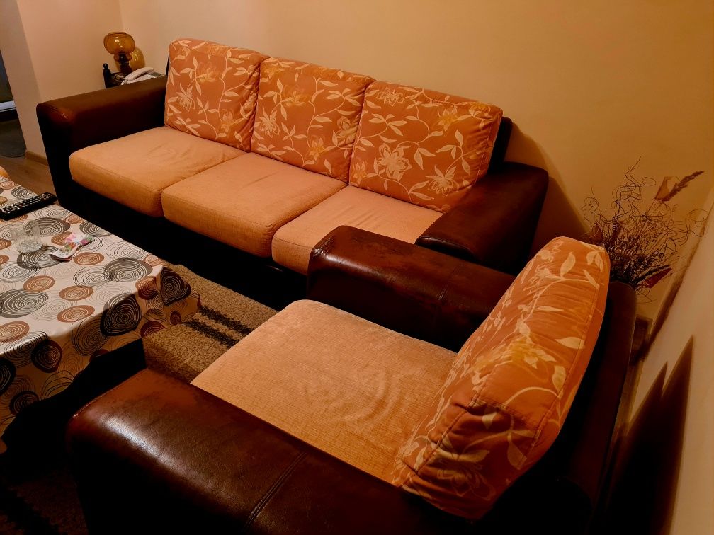 Холова гарнитура-диван+фотьойл+табуретка