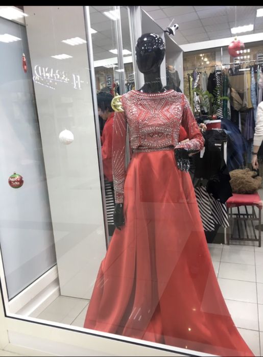 Продам новые вечерние платья