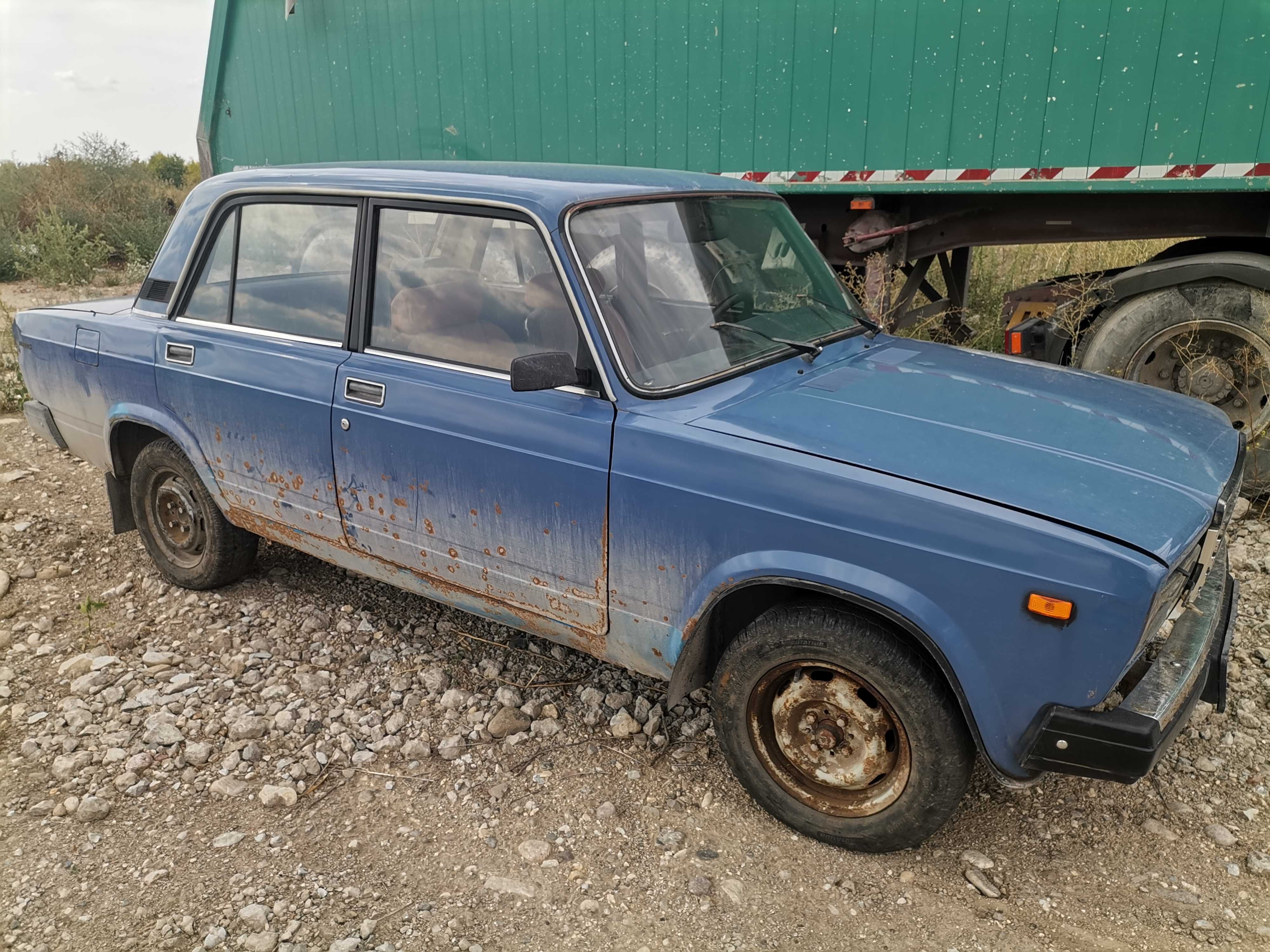 Продавам Лада 2107,1989г.БРАКУВАНА. Ладичката си пали и върви.